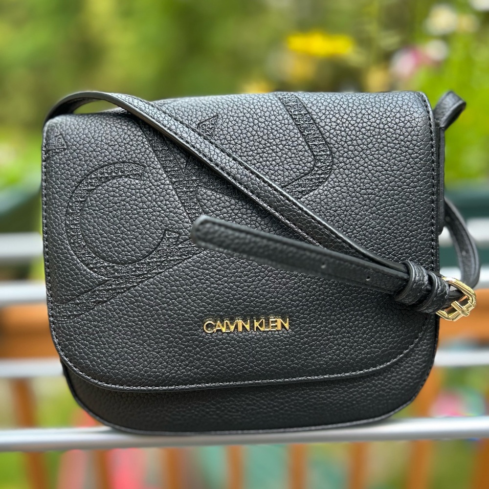 Calvin Klein Black Rachel Crossbody Bag with Modern Design